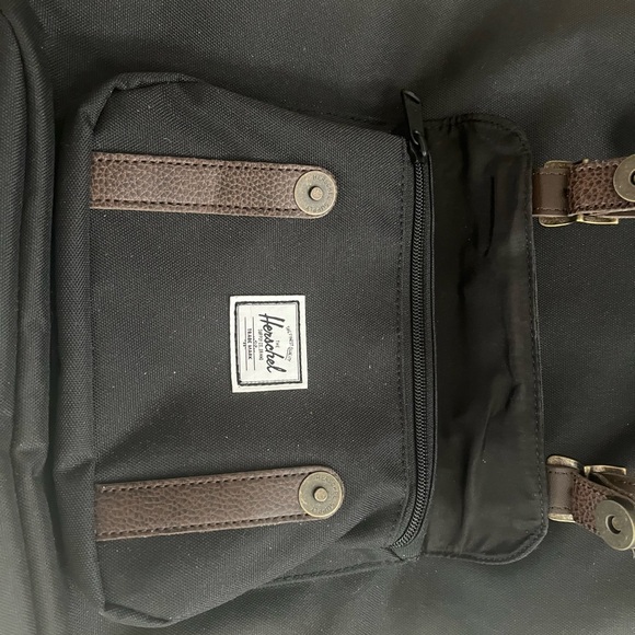 Backpack - Picture 6 of 7